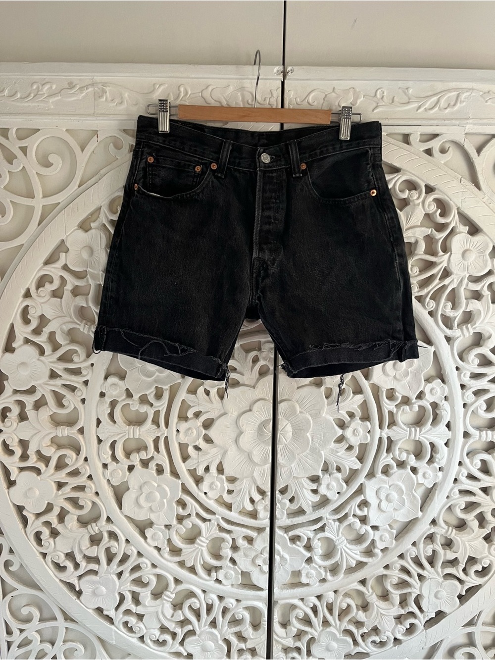Levi’s 501 Black Wash Button Fly Cutoff Denim Shorts Size 32